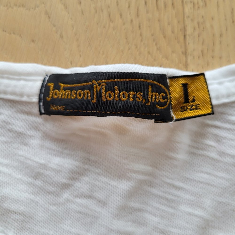 RARE Women’s Johnson Motors Winged Wheel Tee – Size Large (Fitted) - Picture 4 of 6